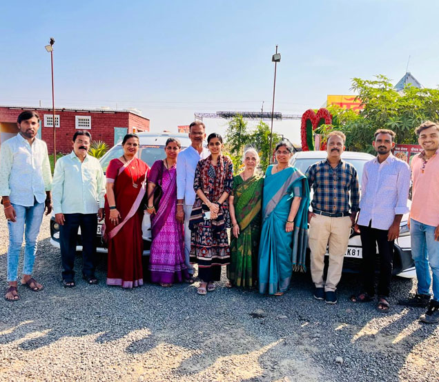 Group travel vehicle booking Solapur